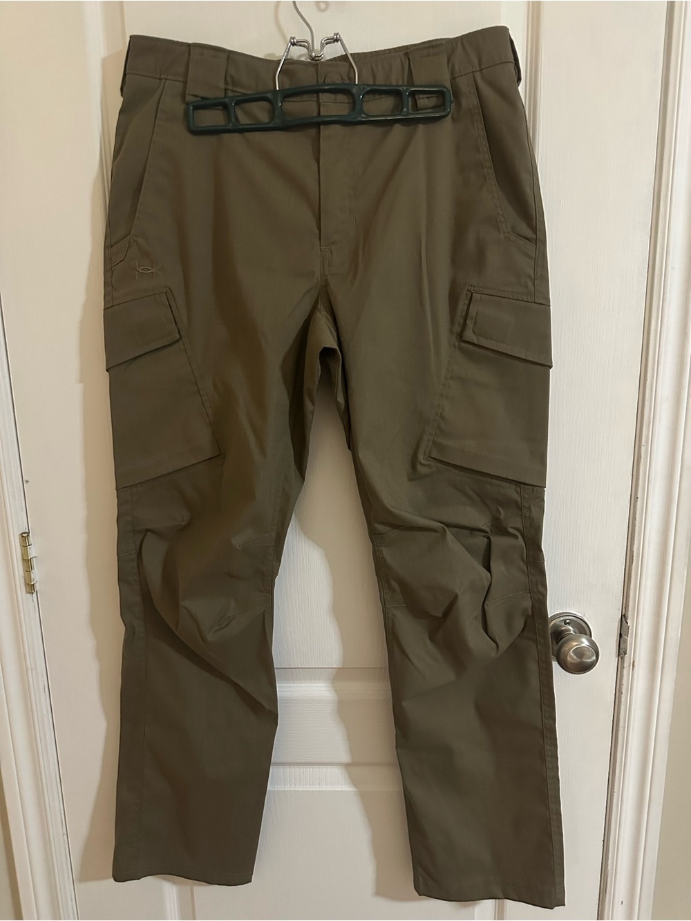 Under Armour Olive Green Cargo Pants with Utility Pockets